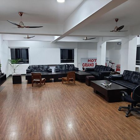 Hotel Grand Suites Indore Esterno foto
