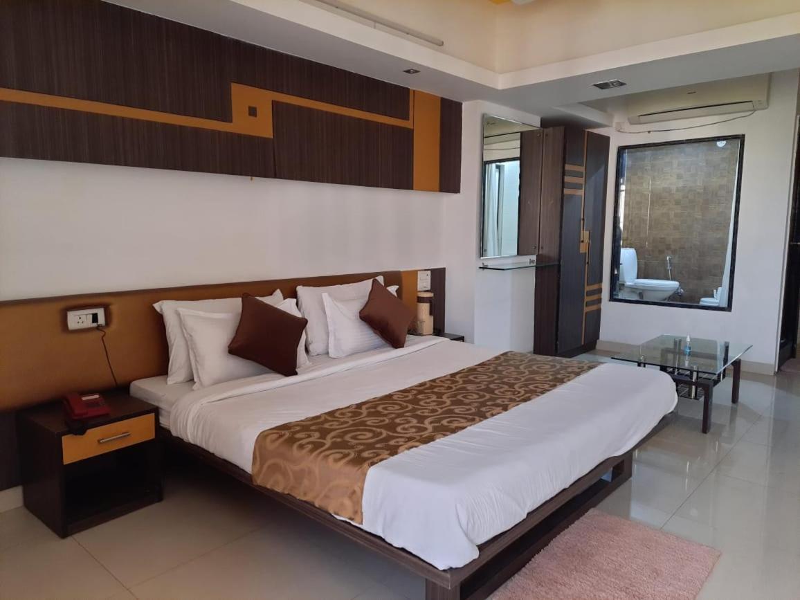 Hotel Grand Suites Indore Esterno foto